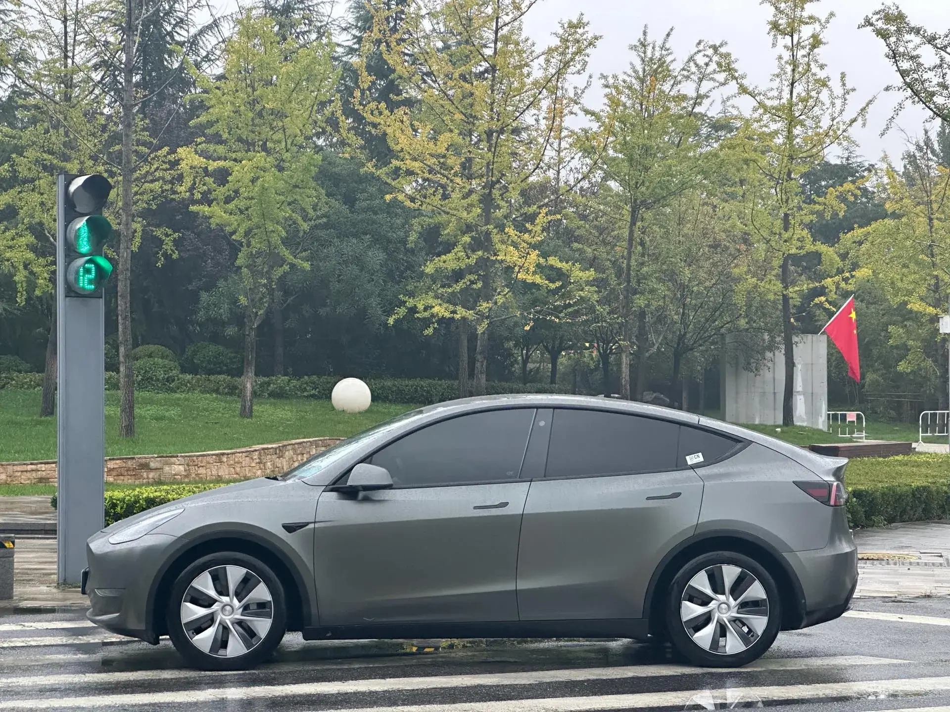 2021 TESLA MODEL thumbnail 4