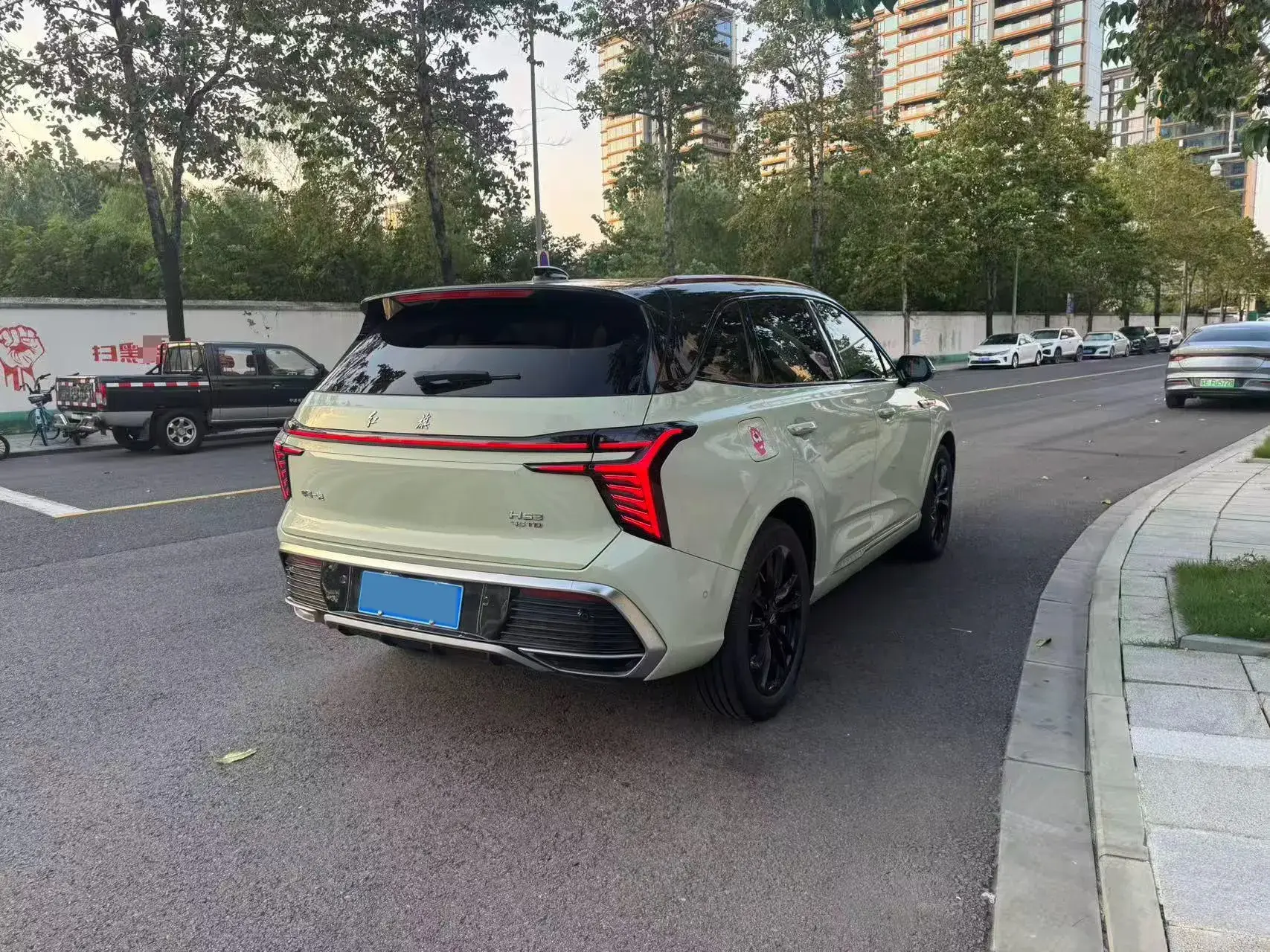 2023 HONGQI HS3 thumbnail 4