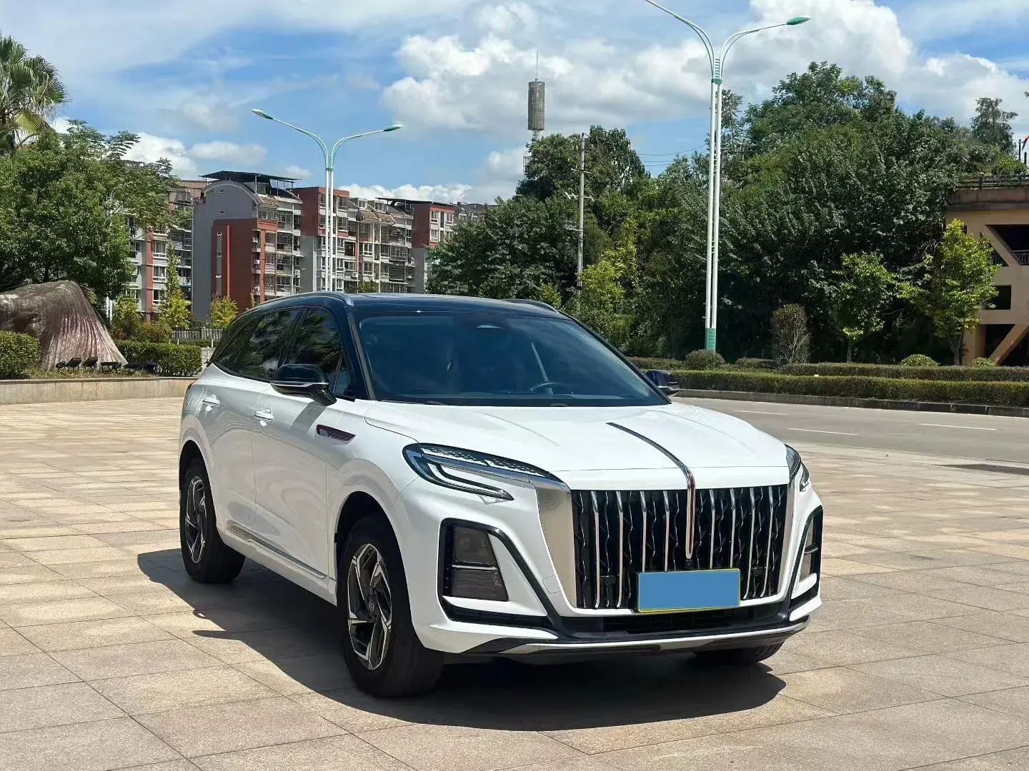 2023 HONGQI HS3 thumbnail 3