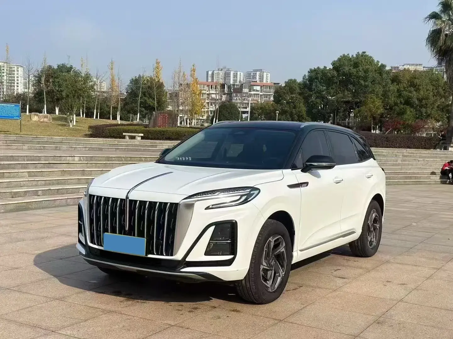 2023 HONGQI HS3 view 1