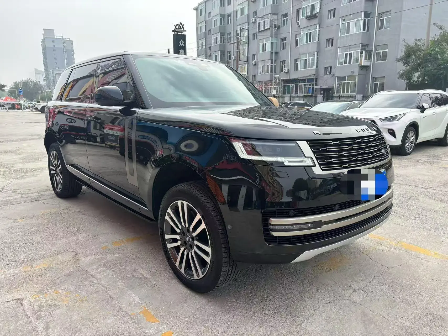 2022 LAND ROVER thumbnail 3