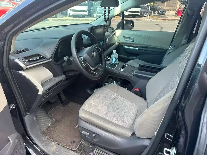 2024 TOYOTA SIENNA thumbnail 3