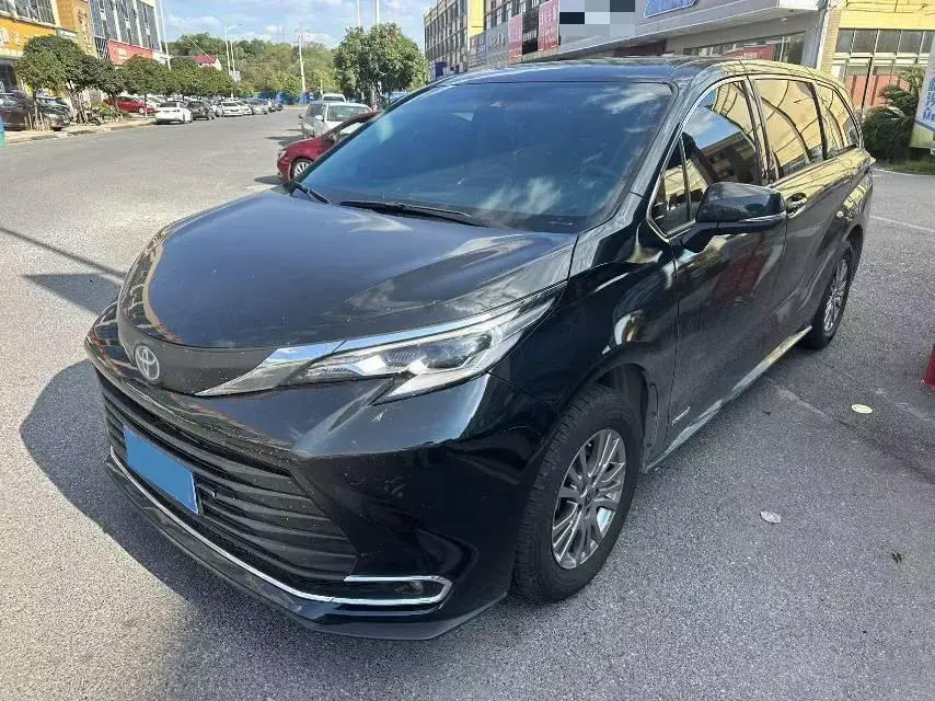 2024 TOYOTA SIENNA view 1