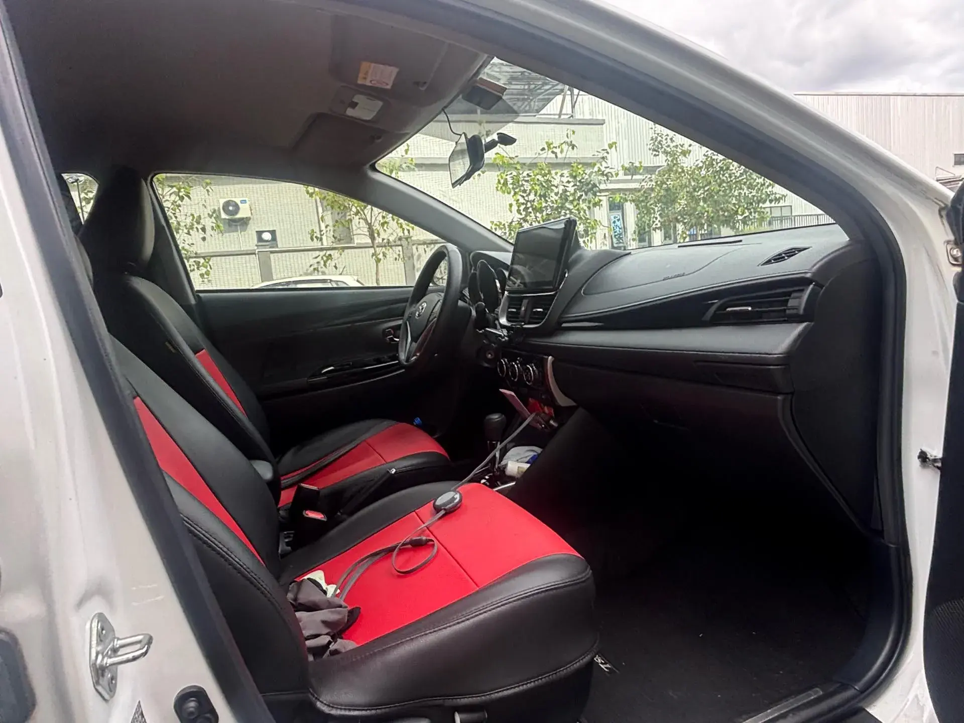 2021 TOYOTA YARIS thumbnail 4