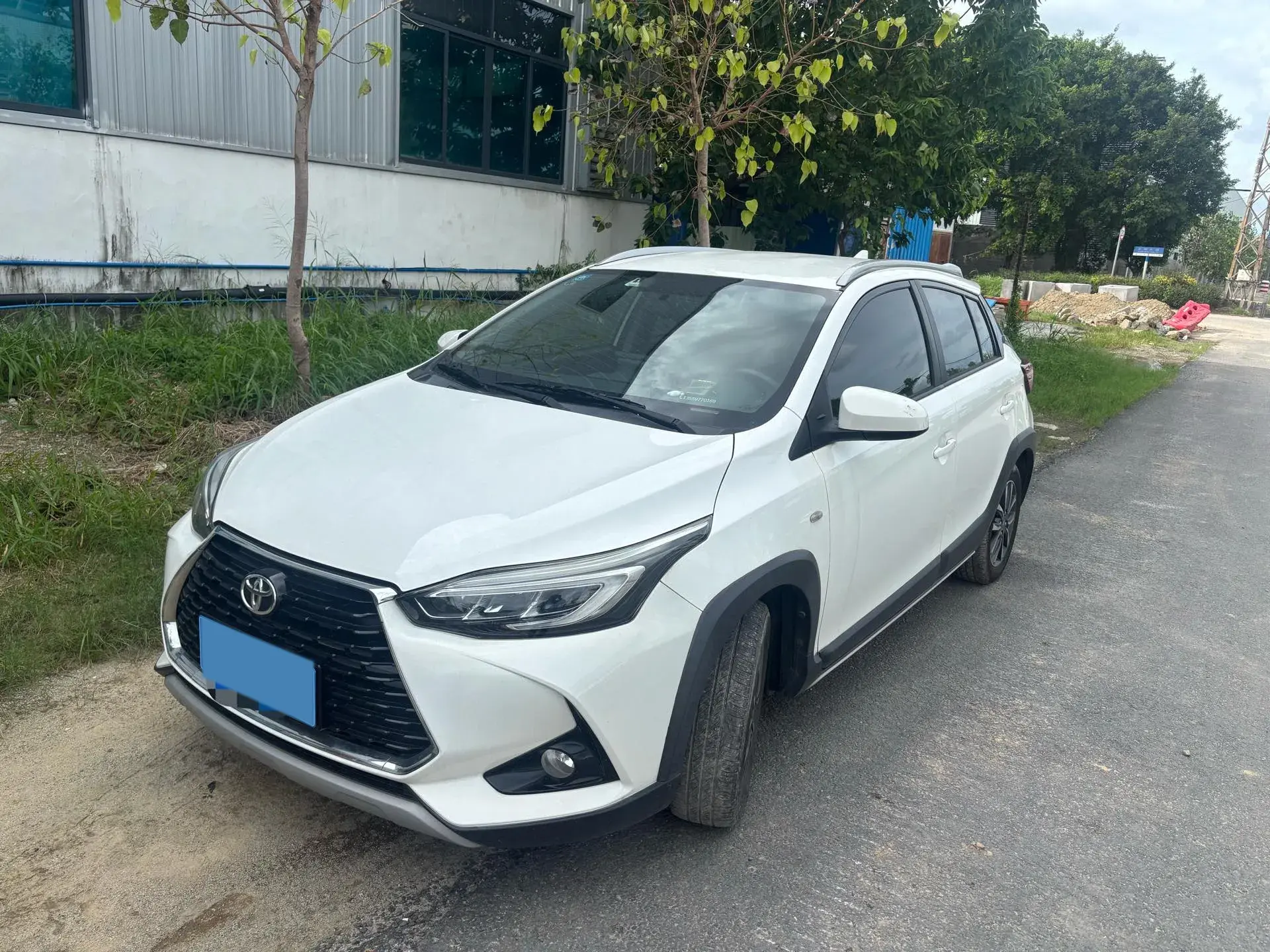 2021 TOYOTA YARIS view 1