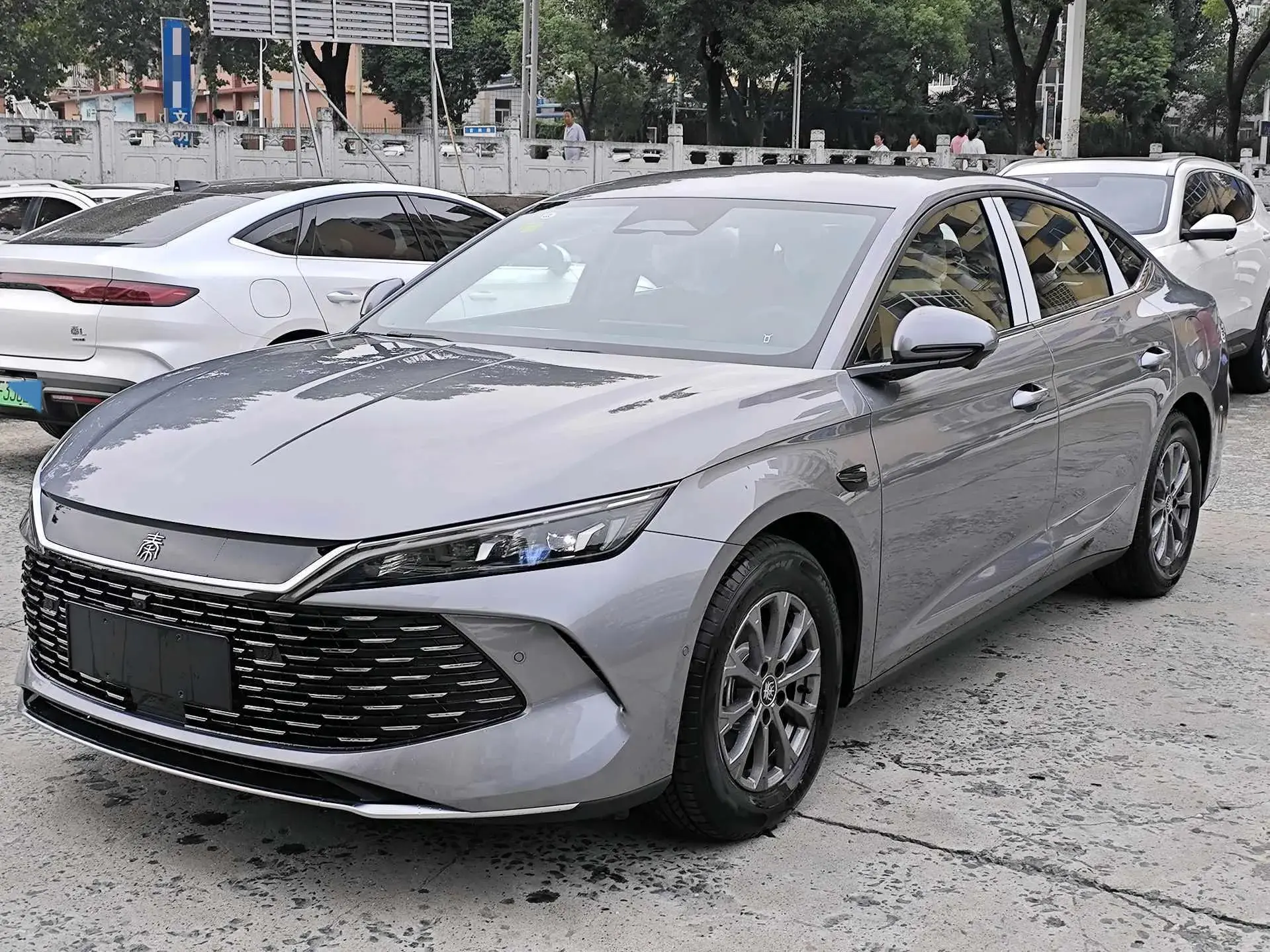 2025 BYD QINL view 1