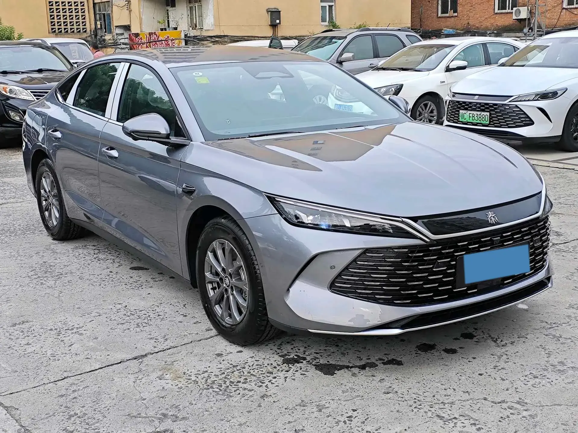 2025 BYD QINL thumbnail 3