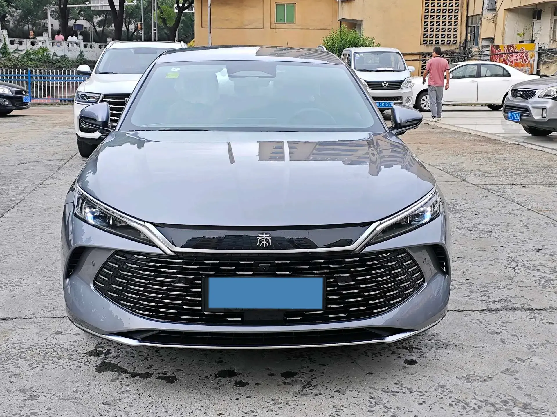 2025 BYD QINL thumbnail 2