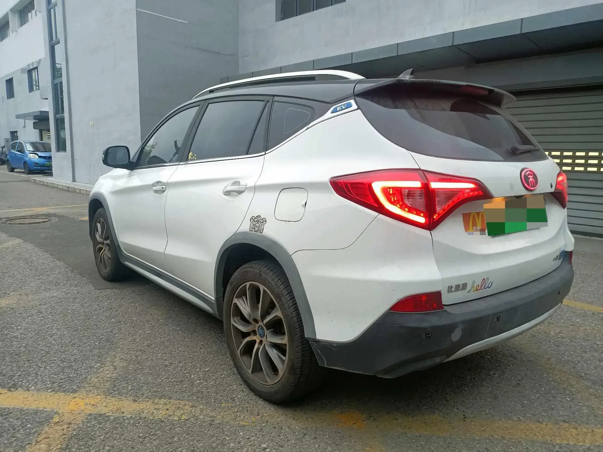 2018 BYD SONG thumbnail 4