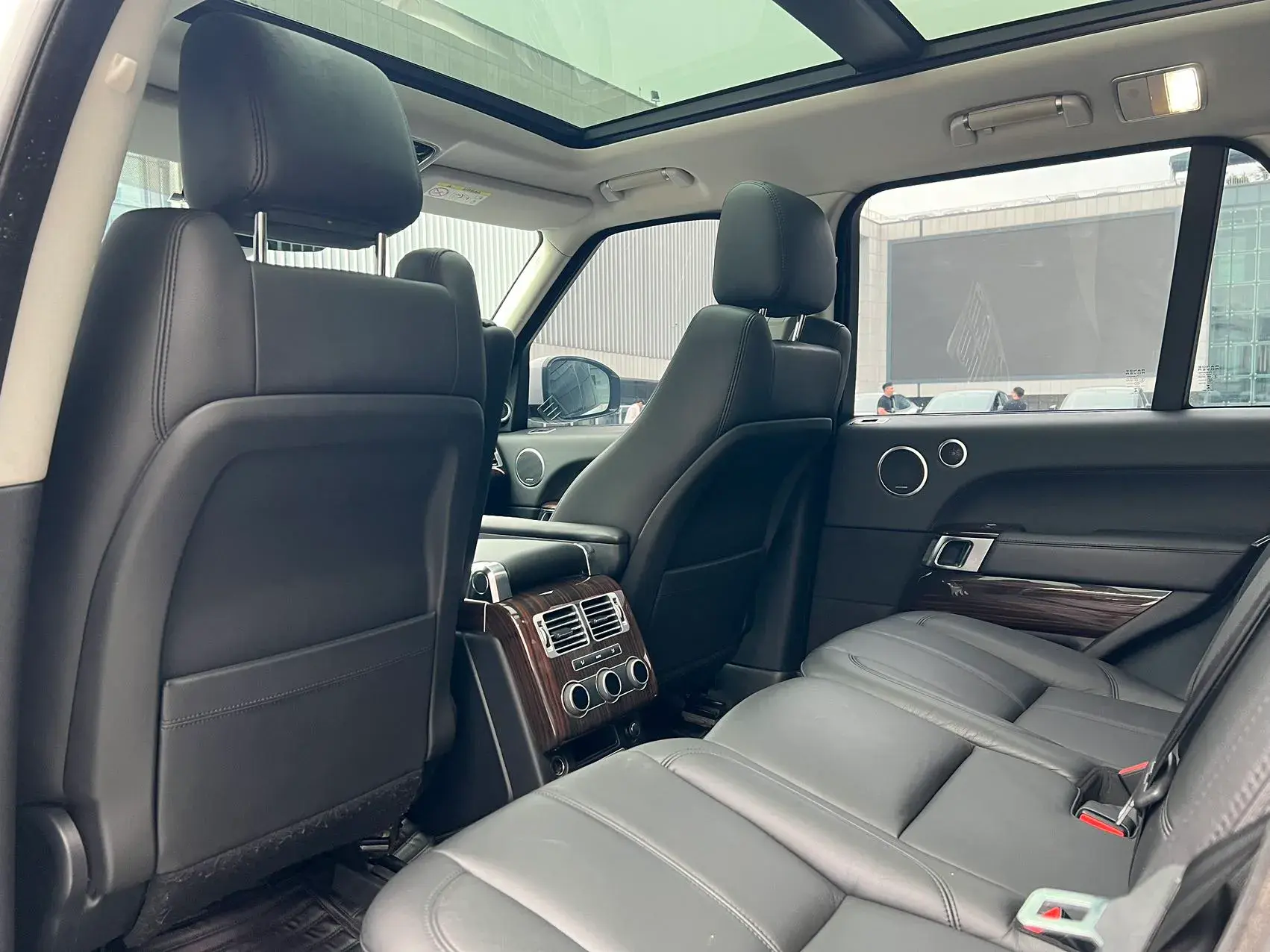 2017 LAND ROVER thumbnail 4