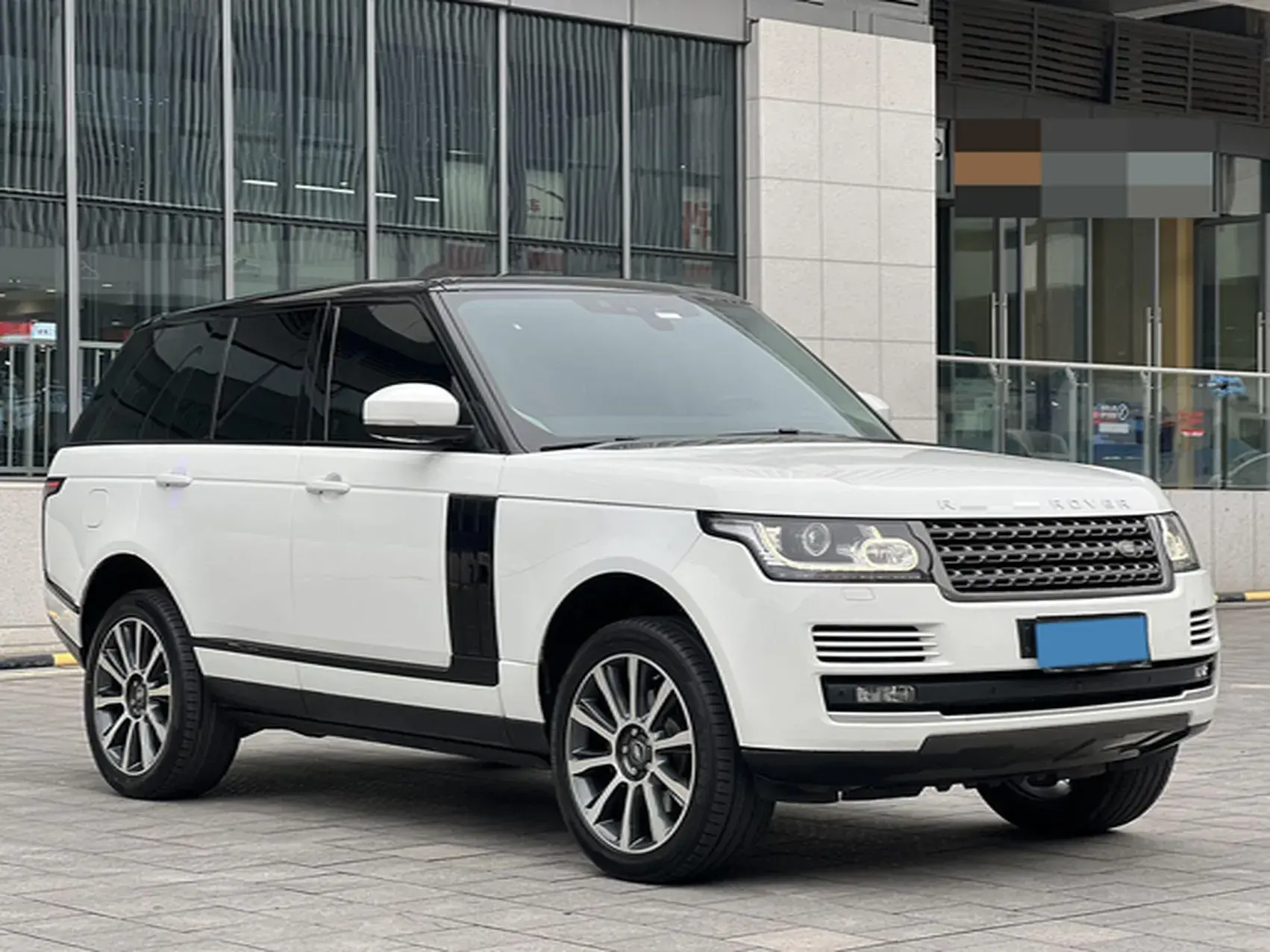 2017 LAND ROVER thumbnail 2