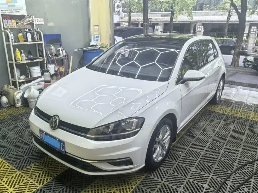 2019 VOLKSWAGEN GOLF view 1