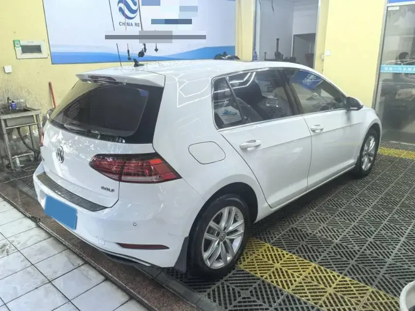 2019 VOLKSWAGEN GOLF thumbnail 3