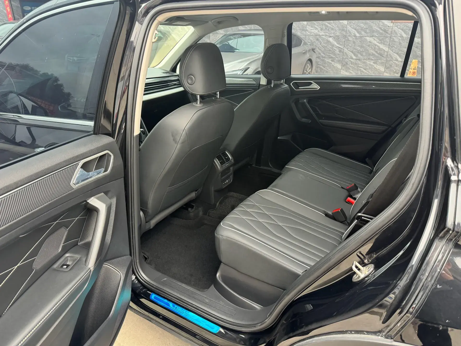 2024 VOLKSWAGEN TIGUAN thumbnail 4