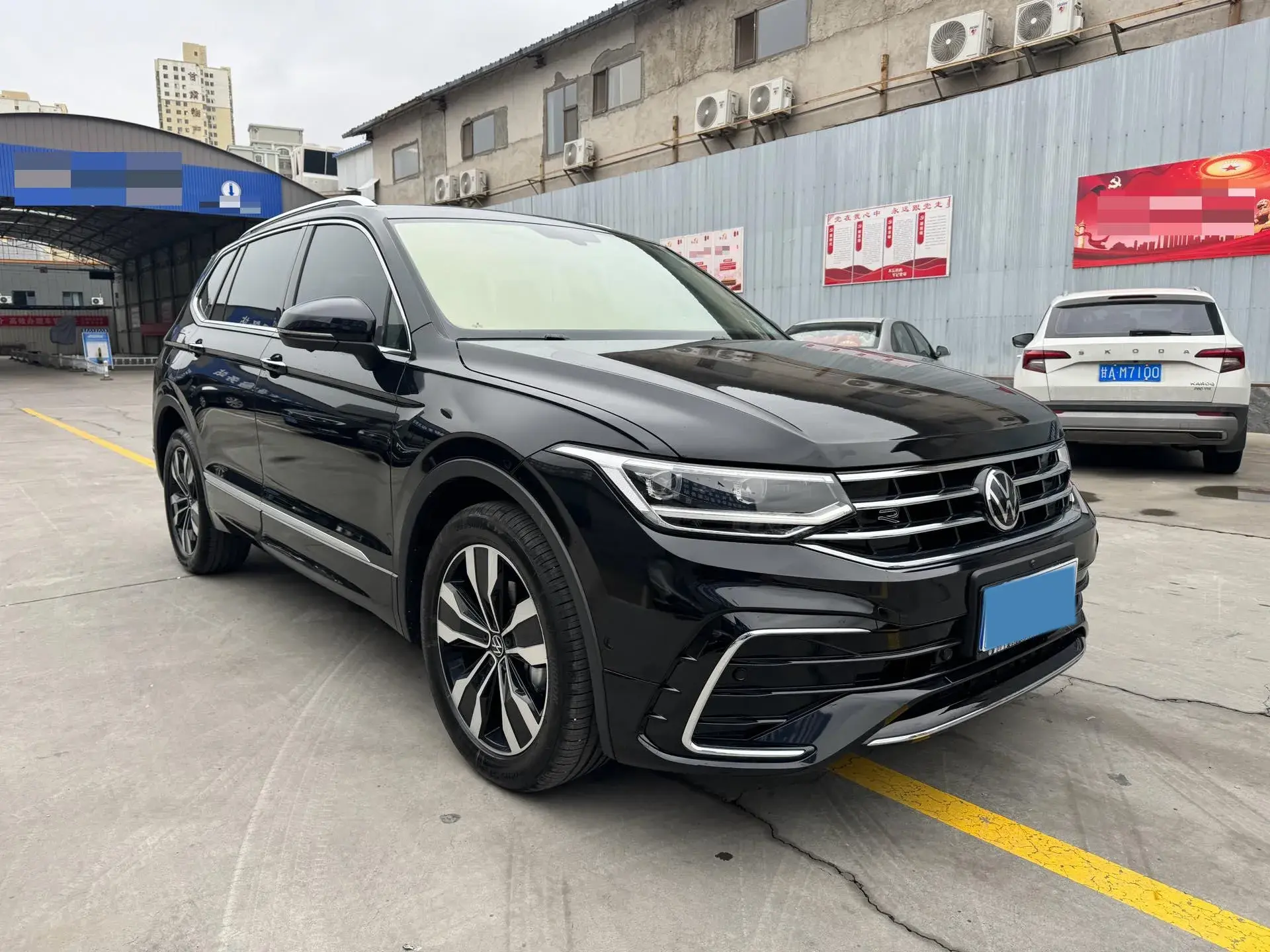 2024 VOLKSWAGEN TIGUAN thumbnail 2