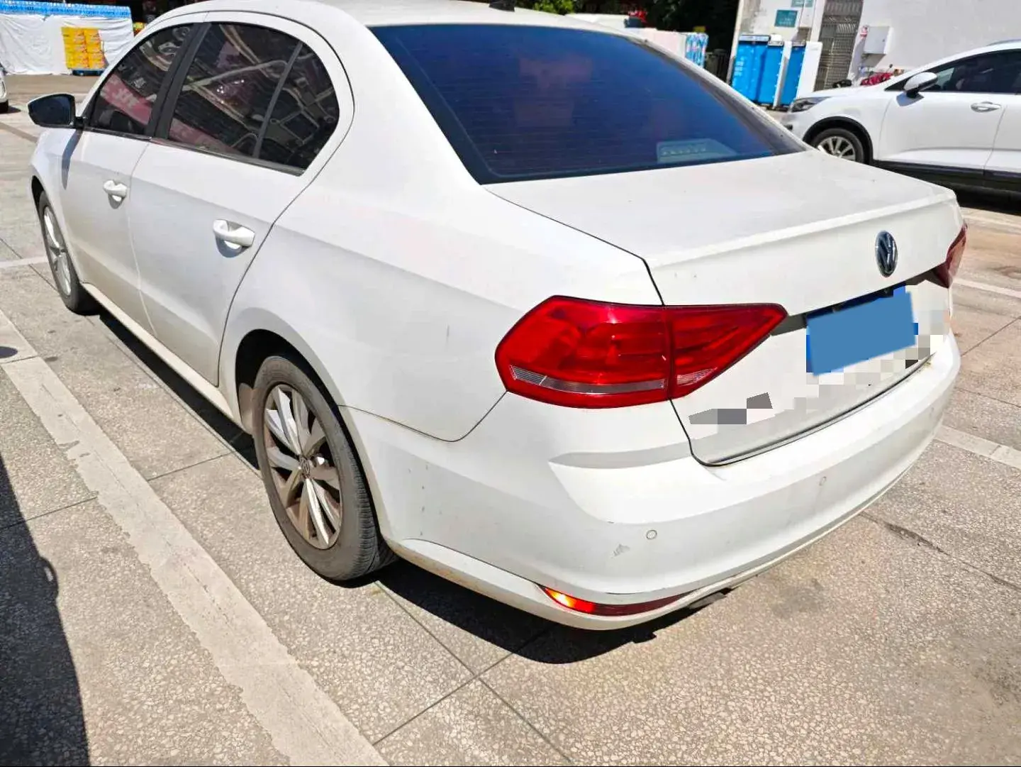 2017 VOLKSWAGEN LAVIDA thumbnail 4