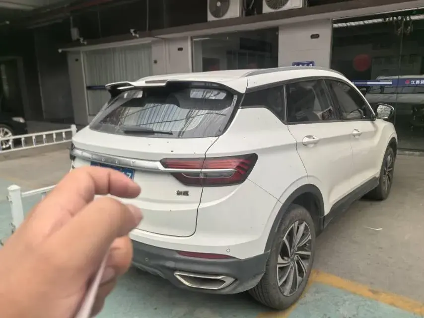 2019 GEELY COOLRAY thumbnail 3
