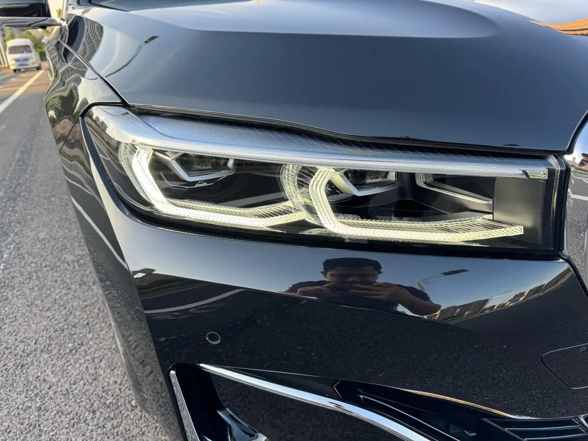 2021 BMW 7 thumbnail 3