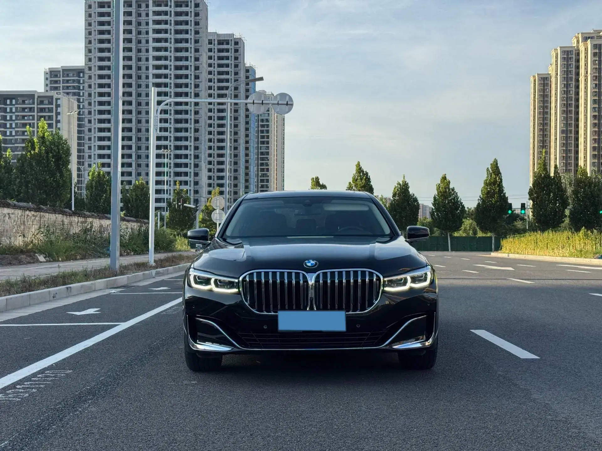 2021 BMW 7 thumbnail 2