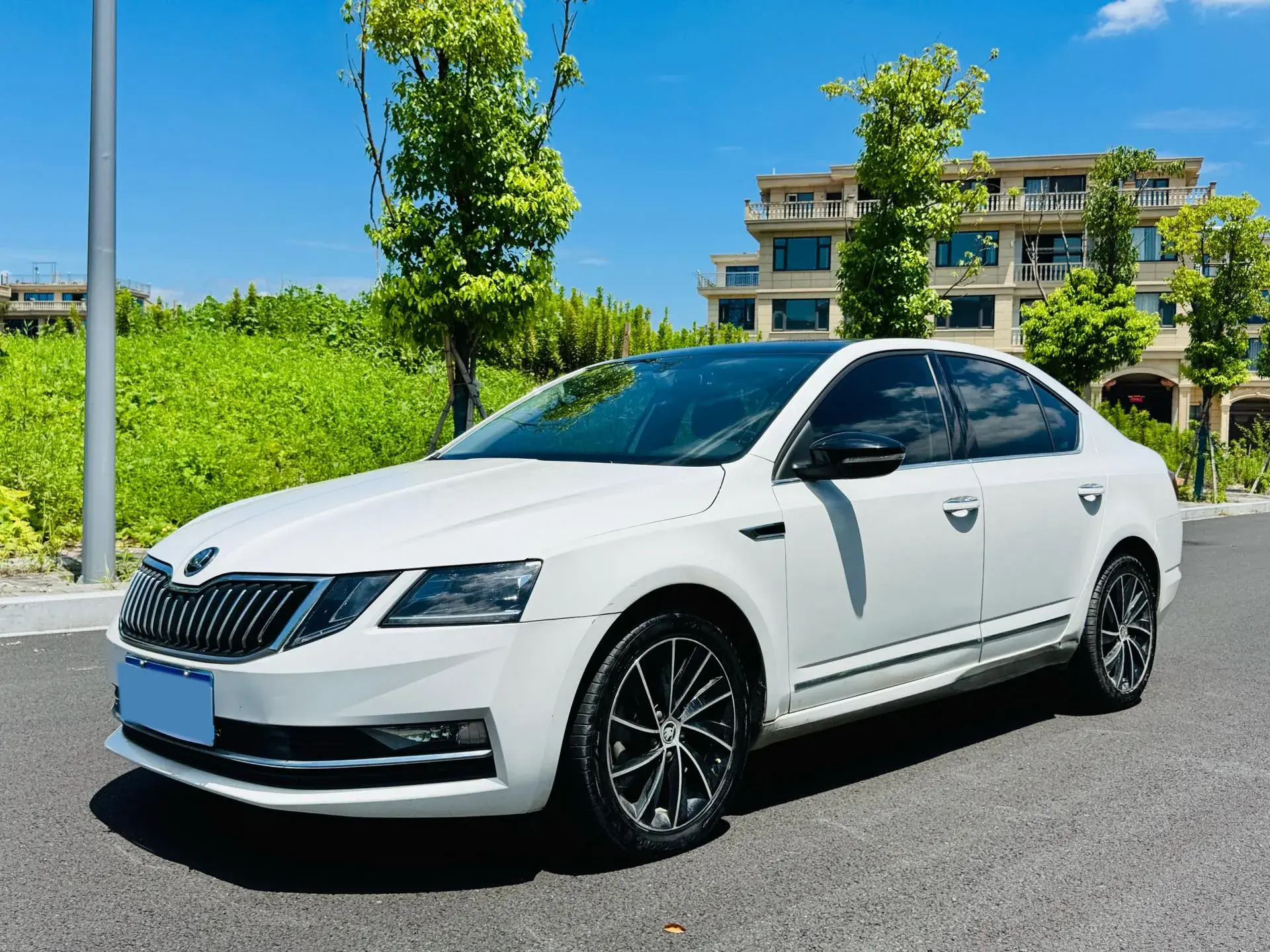 2018 SKODA OCTAVIA view 1