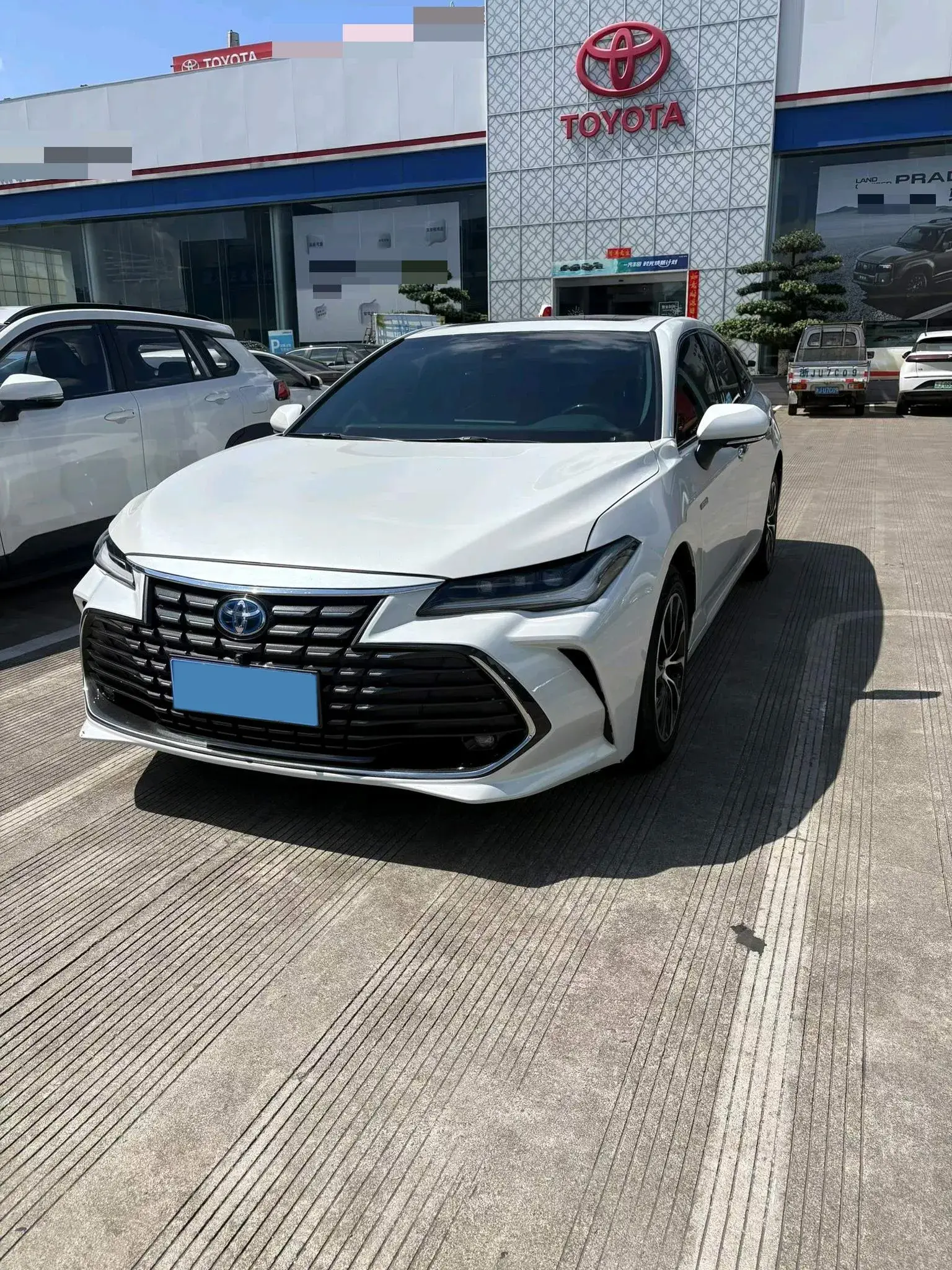 2022 TOYOTA AVALON view 1