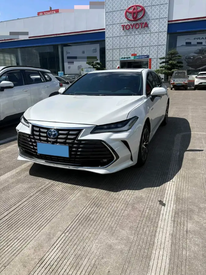 2022 Toyota Avalon 2.5L 178HP L4 E-CVT Hybrid