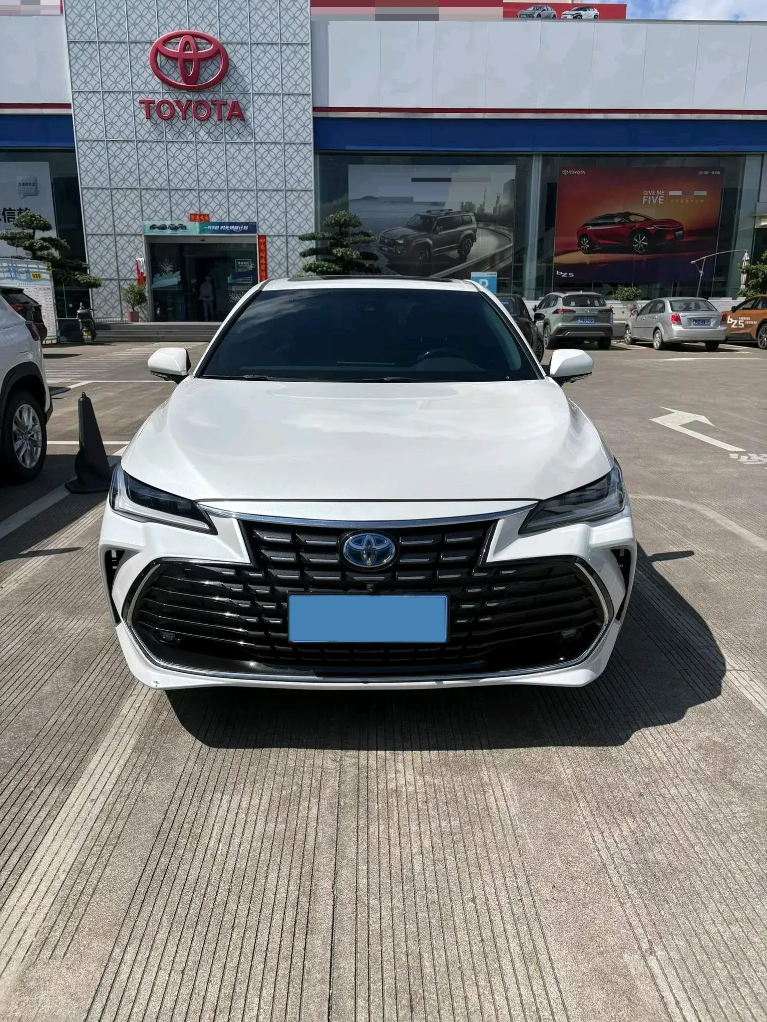 2022 TOYOTA AVALON thumbnail 2