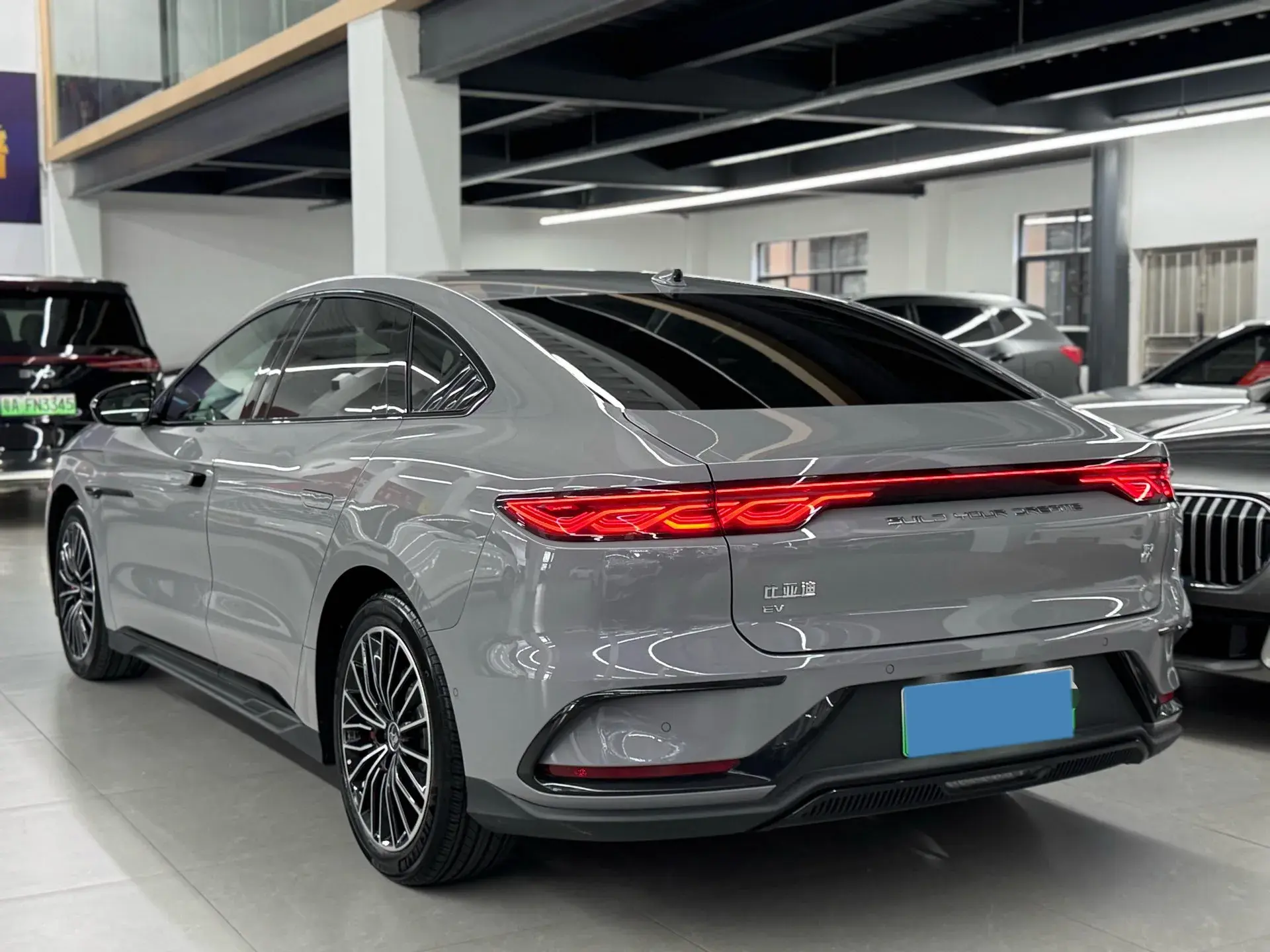 2025 BYD HANL thumbnail 3