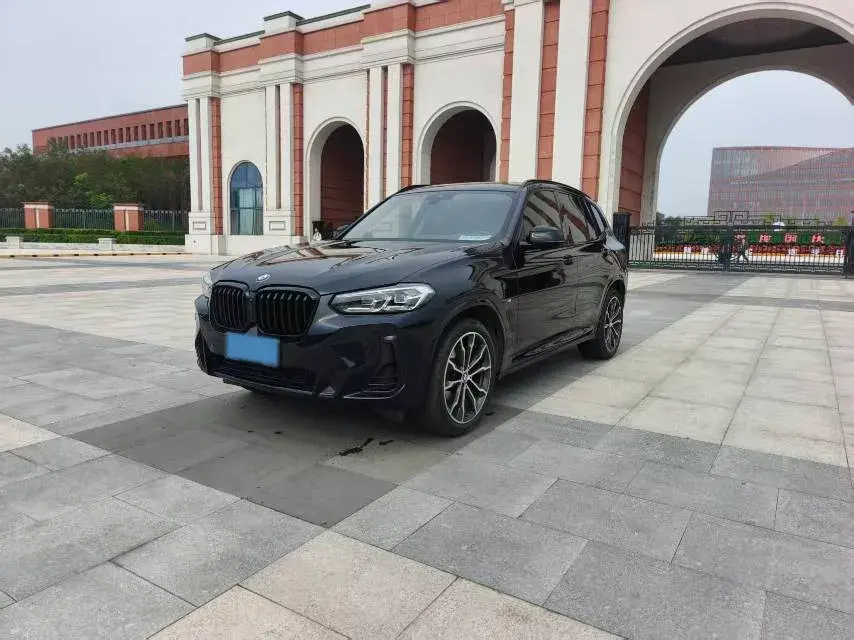 2023 BMW X3 view 1