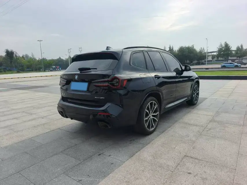 2023 BMW X3 thumbnail 4