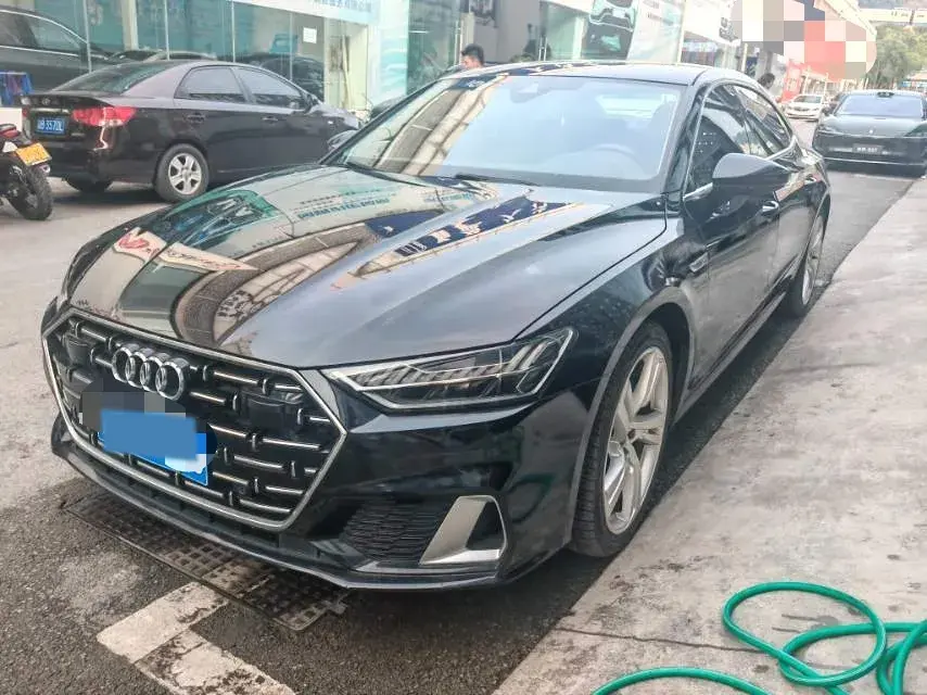 2022 AUDI A7L view 1