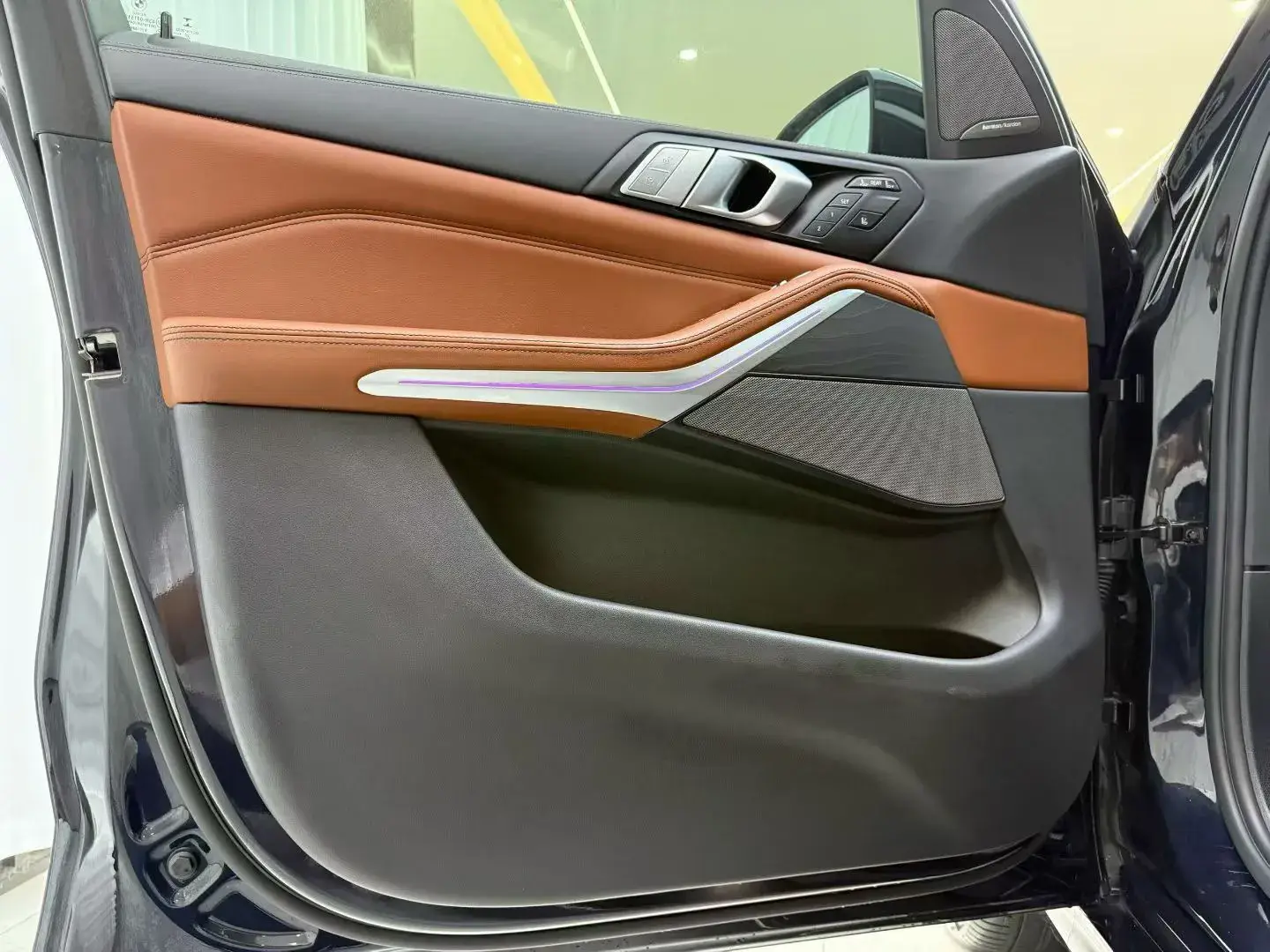 2021 BMW X7 thumbnail 3