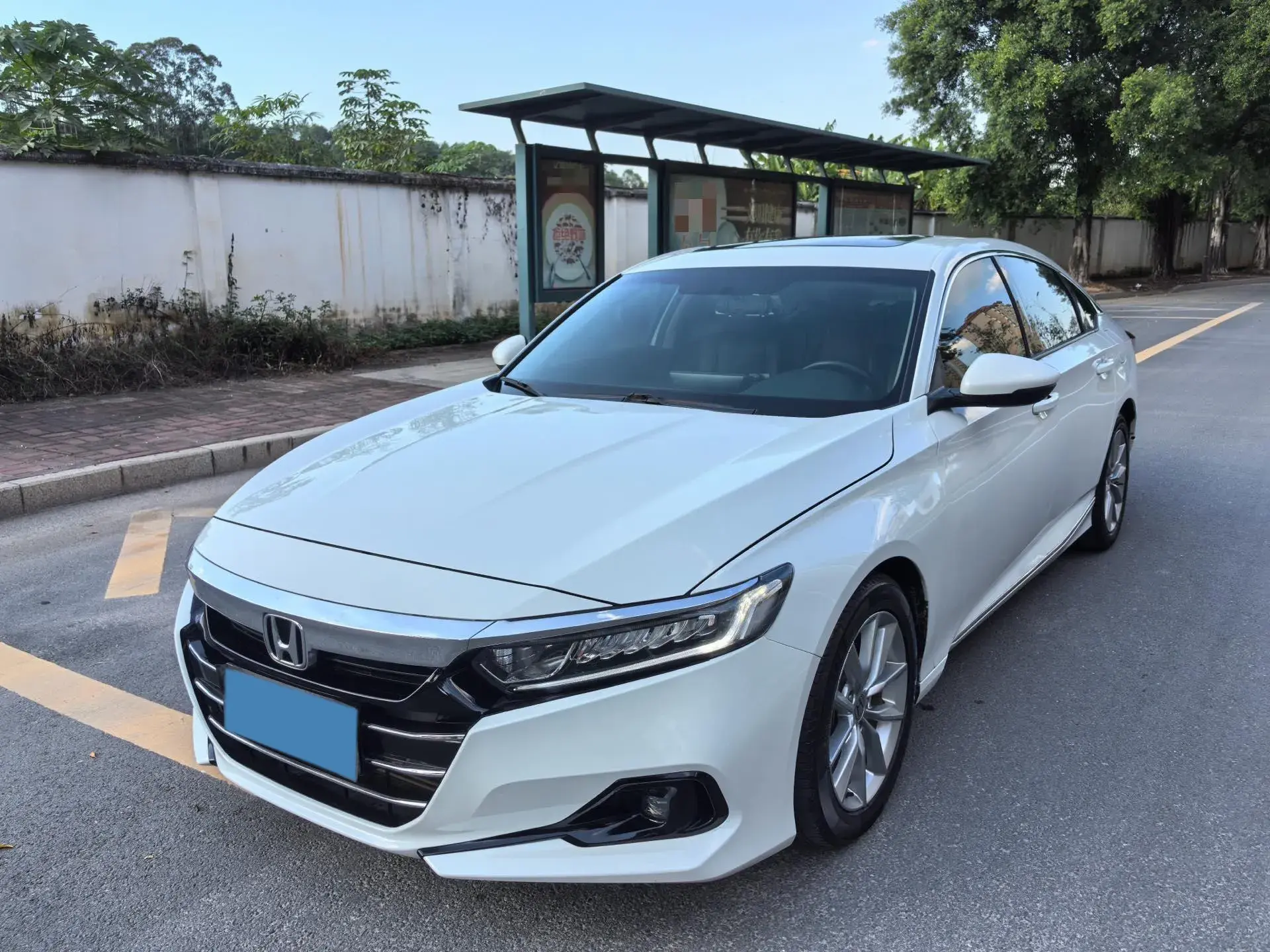 2022 HONDA ACCORD view 1