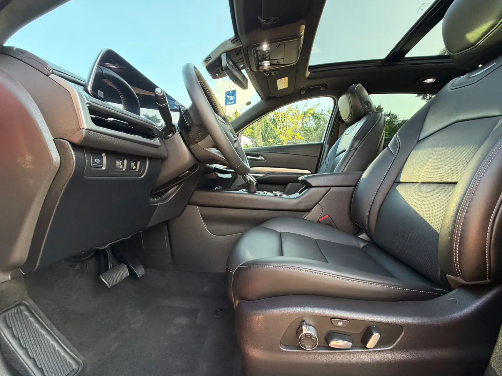 2024 CADILLAC XT4 thumbnail 4