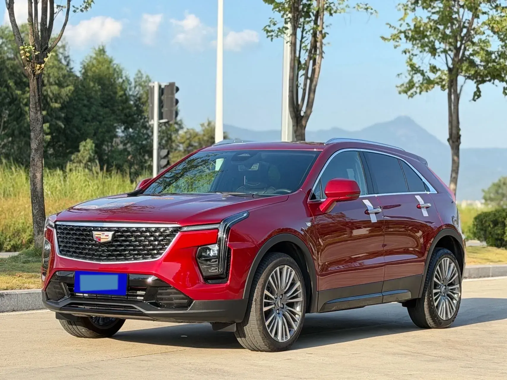 2024 CADILLAC XT4 view 1