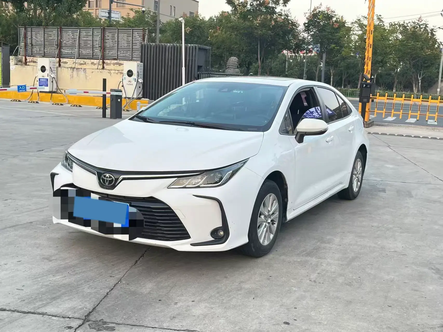 2019 TOYOTA COROLLA view 1