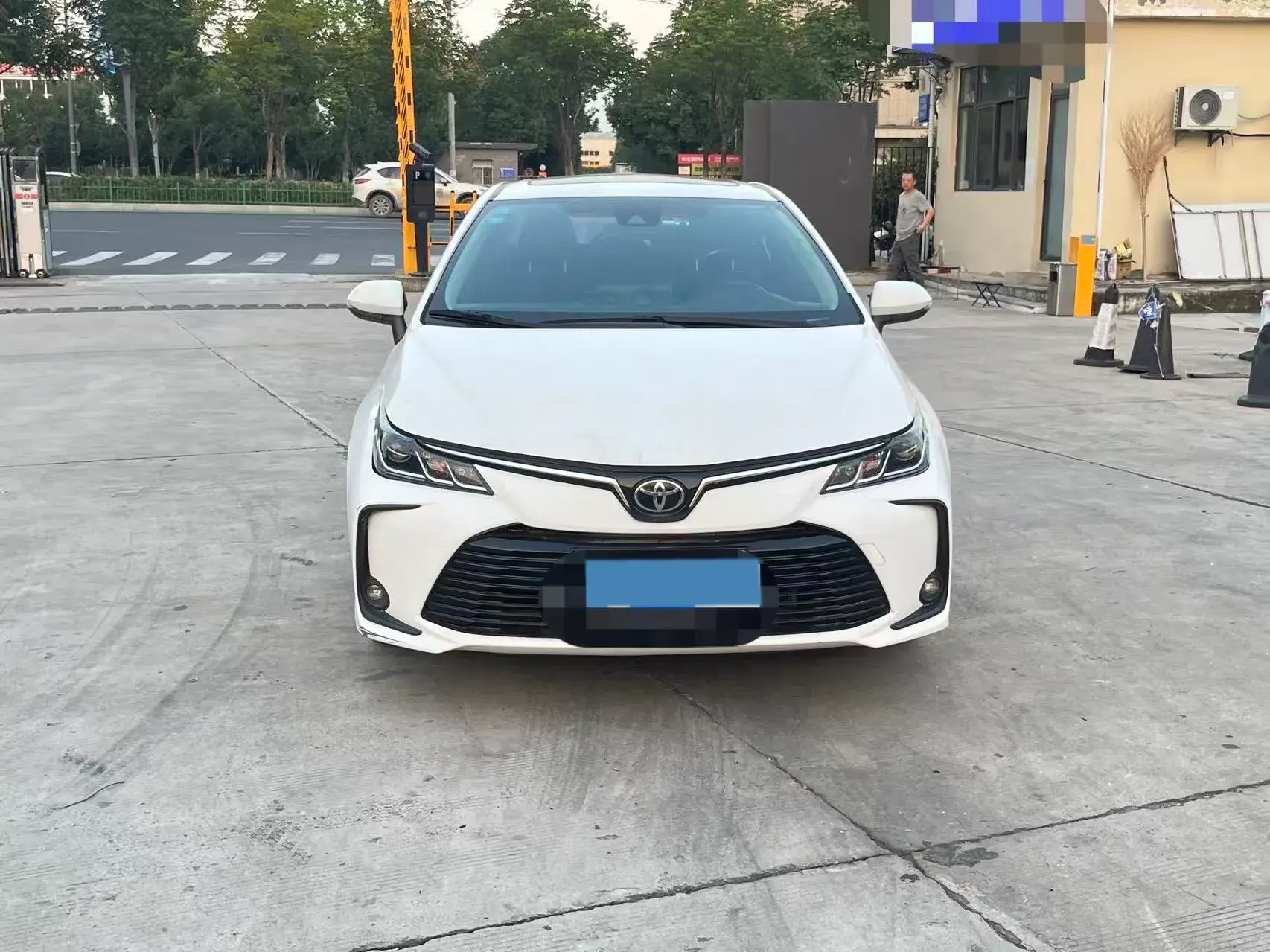 2019 TOYOTA COROLLA thumbnail 3