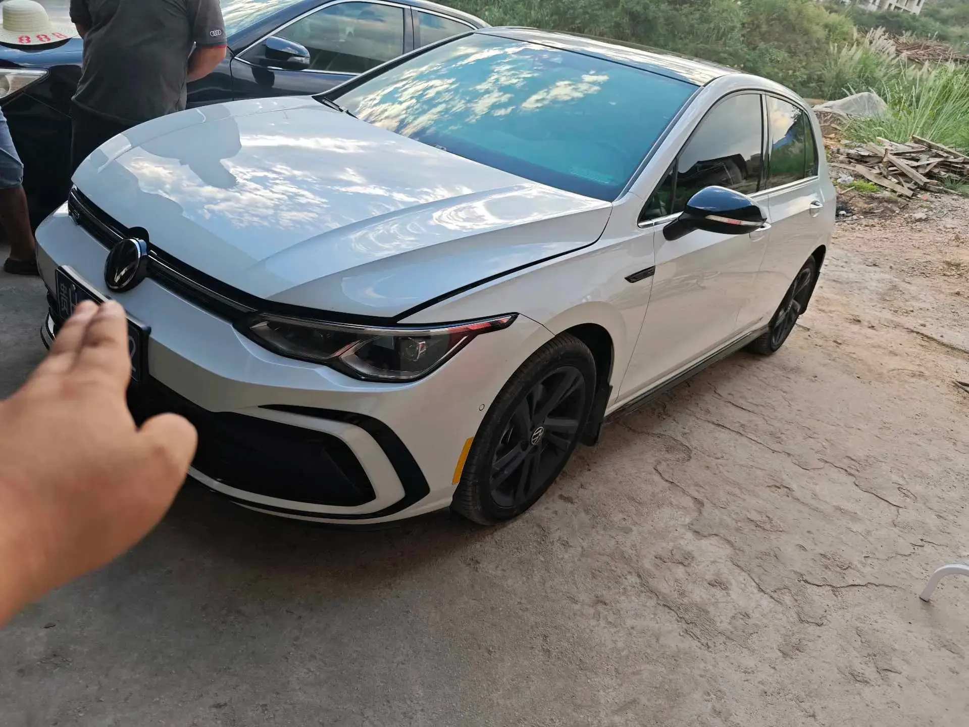 2023 VOLKSWAGEN GOLF view 1