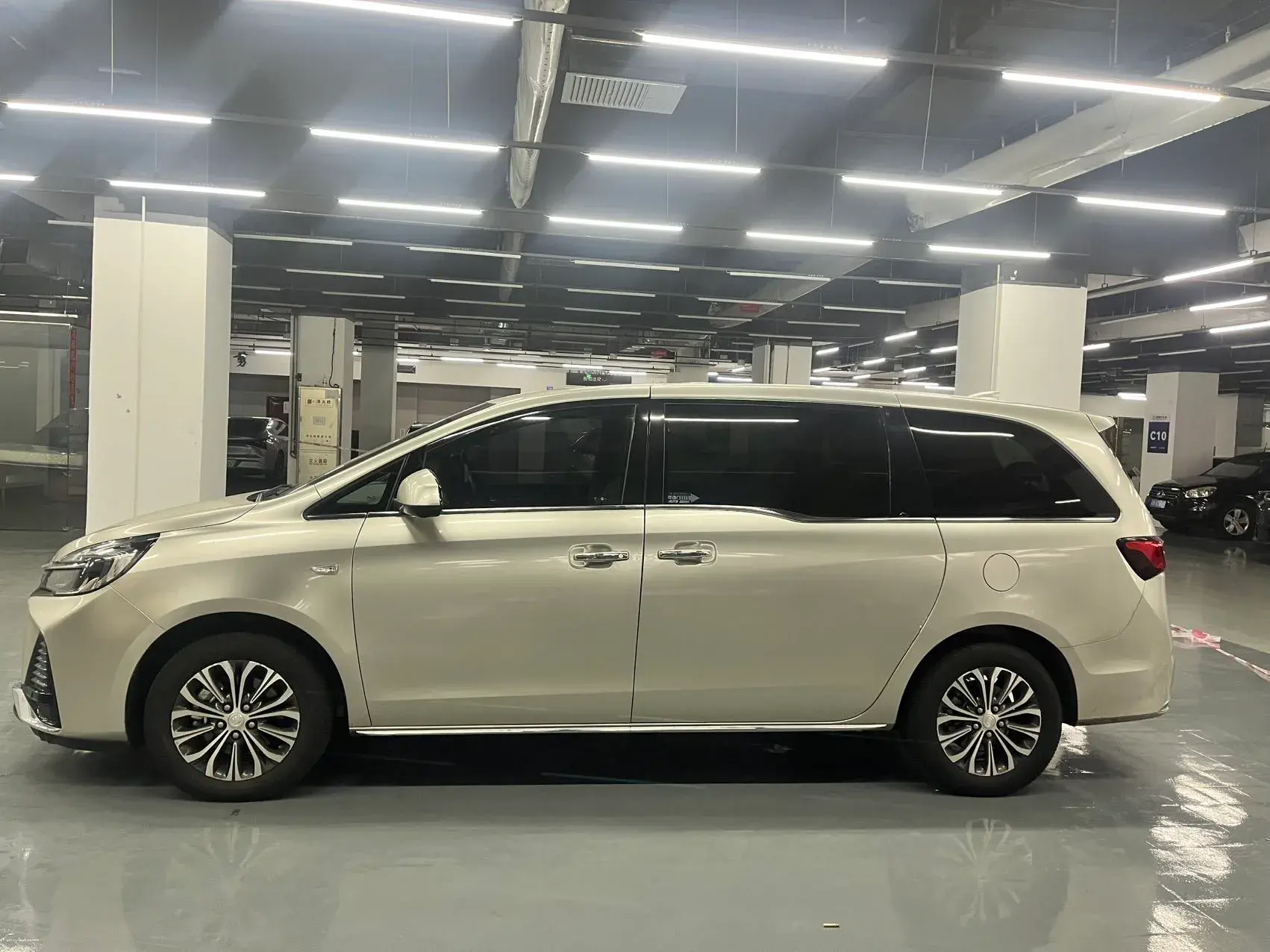 2023 BUICK GL8 thumbnail 3