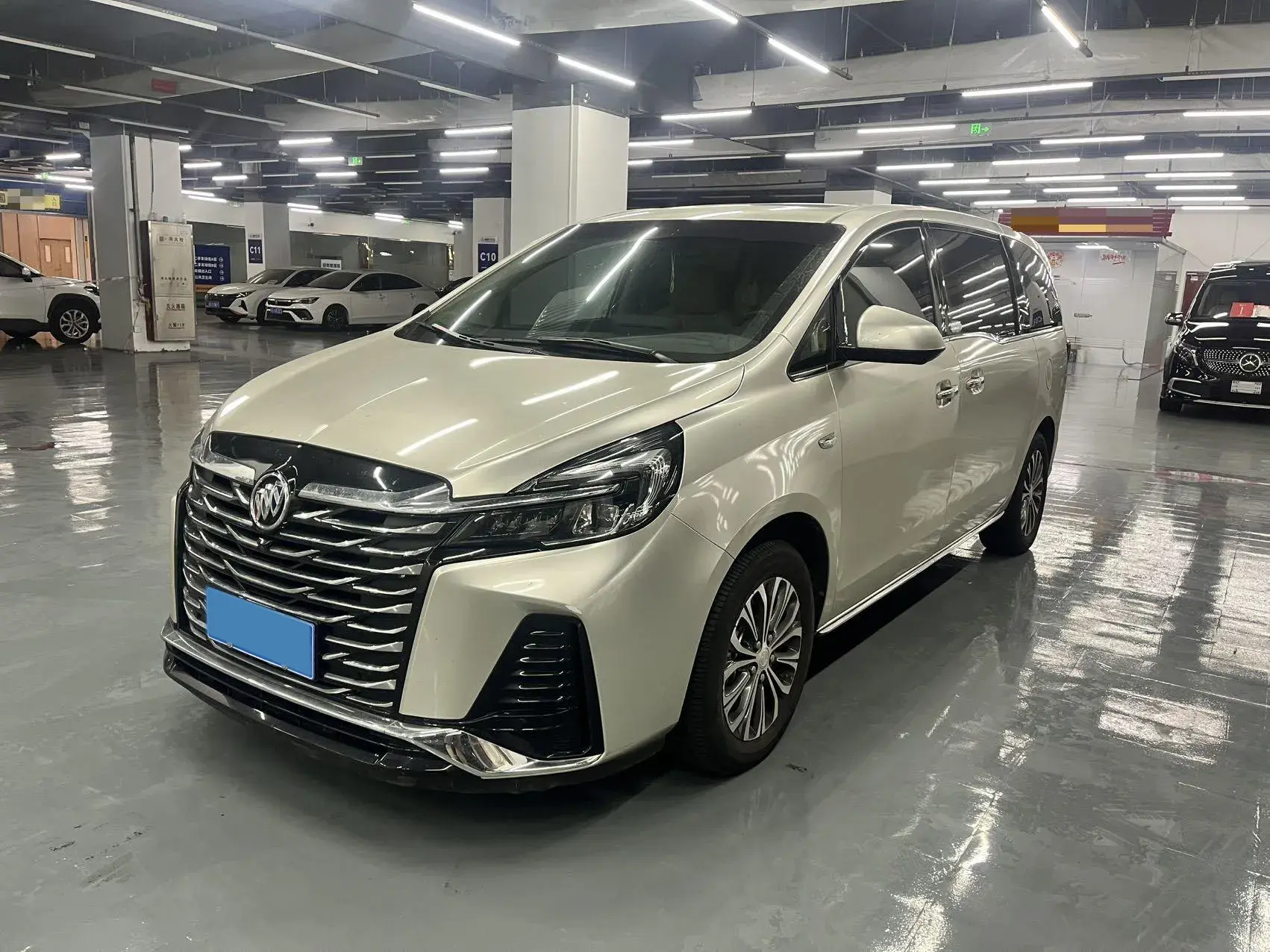 2023 BUICK GL8 view 1