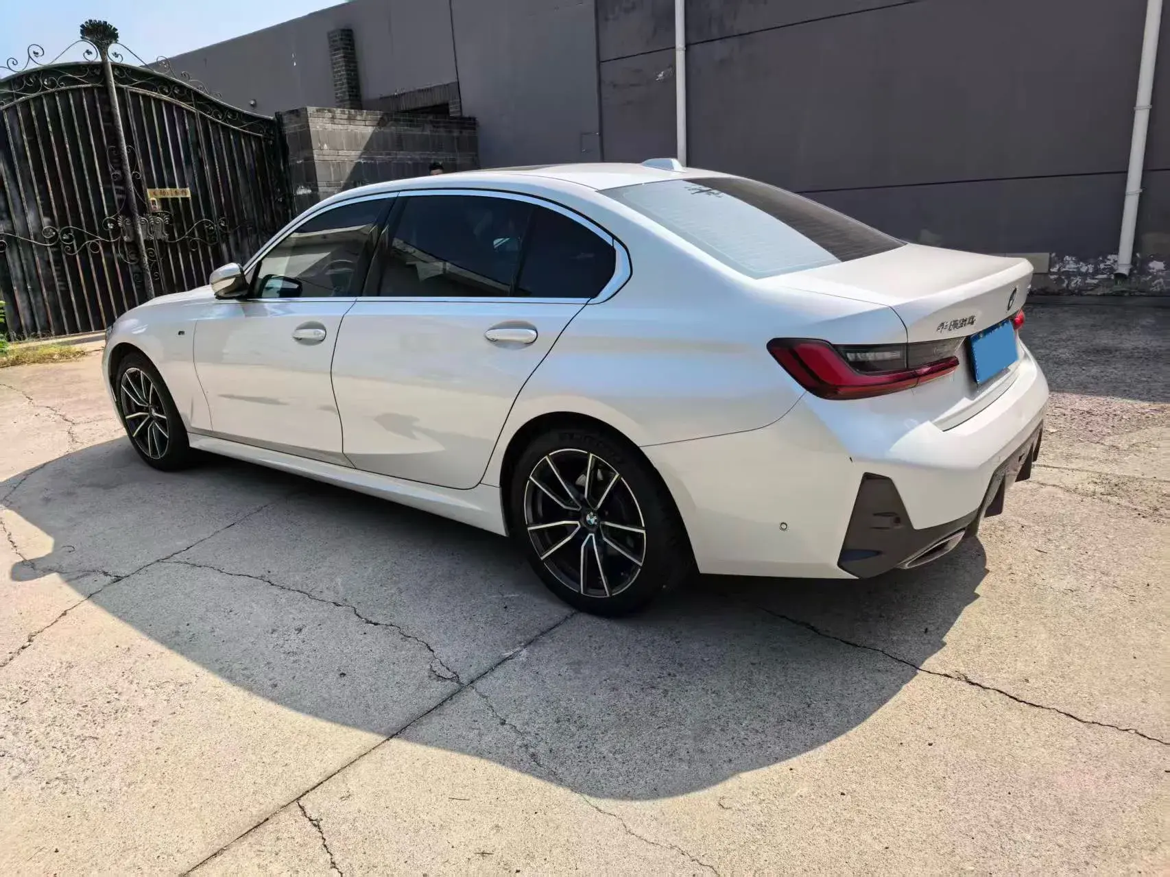 2023 BMW 3 thumbnail 4