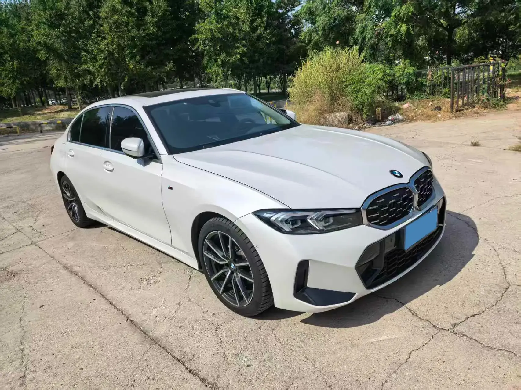 2023 BMW 3 thumbnail 2