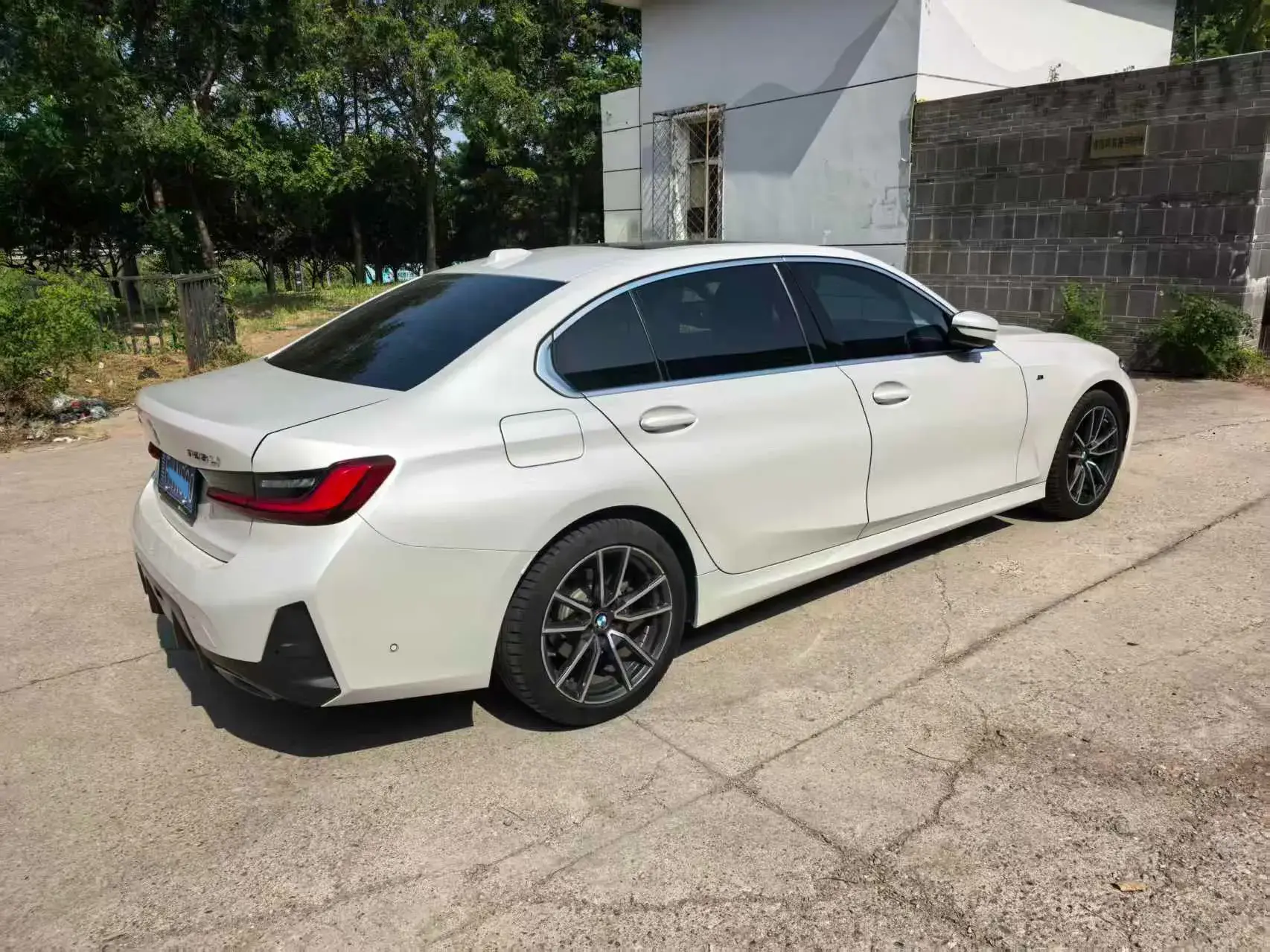 2023 BMW 3 thumbnail 3