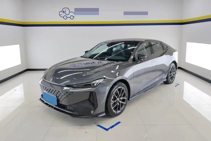 2024 ChangAn UNI-V iDD 1.5L 110HP L4 E-CVT PHEV 18.99KWH