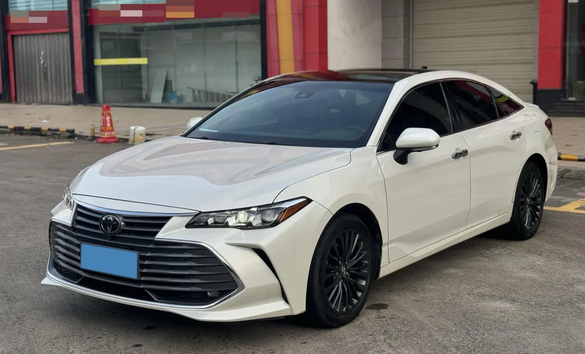 2019 TOYOTA AVALON view 1