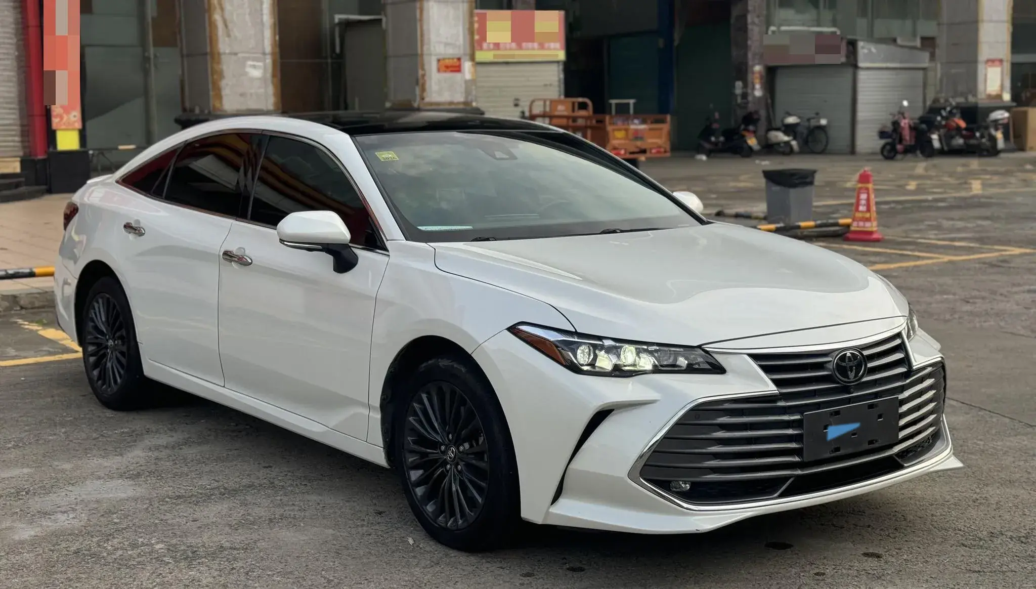 2019 TOYOTA AVALON thumbnail 3