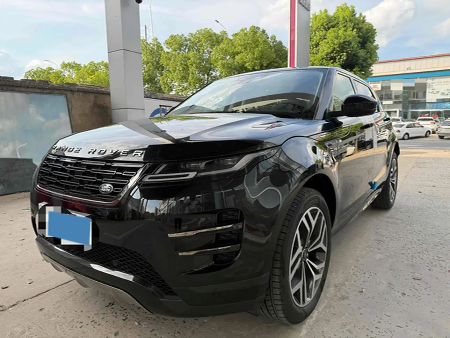 2024 LAND ROVER view 1