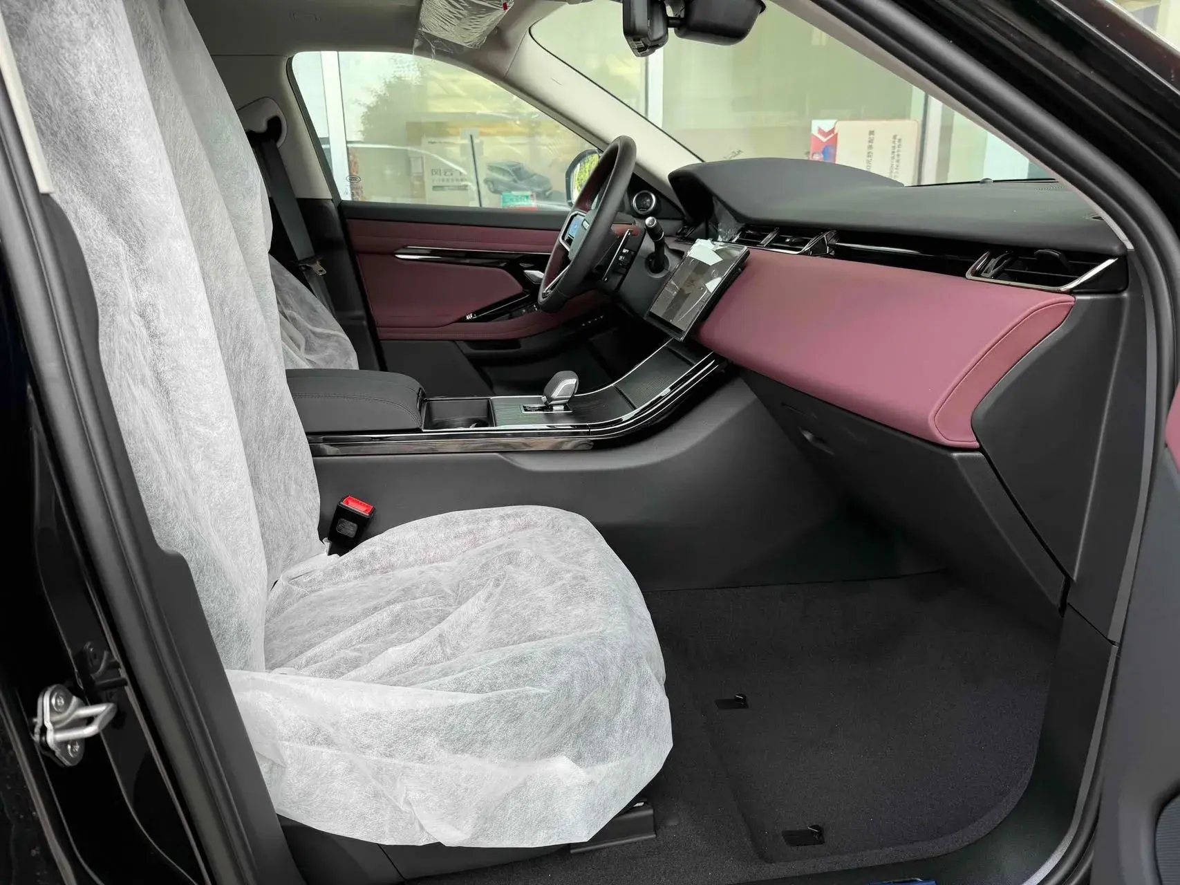 2024 LAND ROVER thumbnail 4