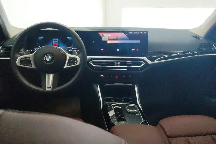 2024 BMW 3 thumbnail 4