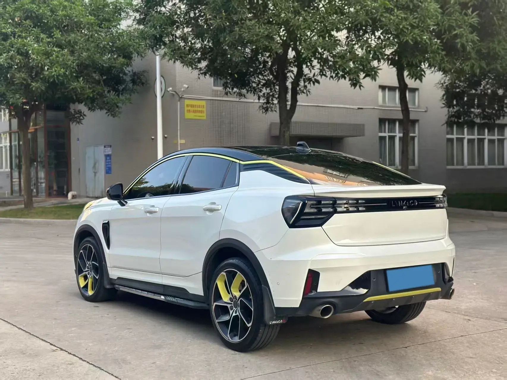 2020 LYNK&CO 05 thumbnail 4